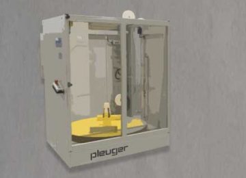 Rewinder with spool clamping
